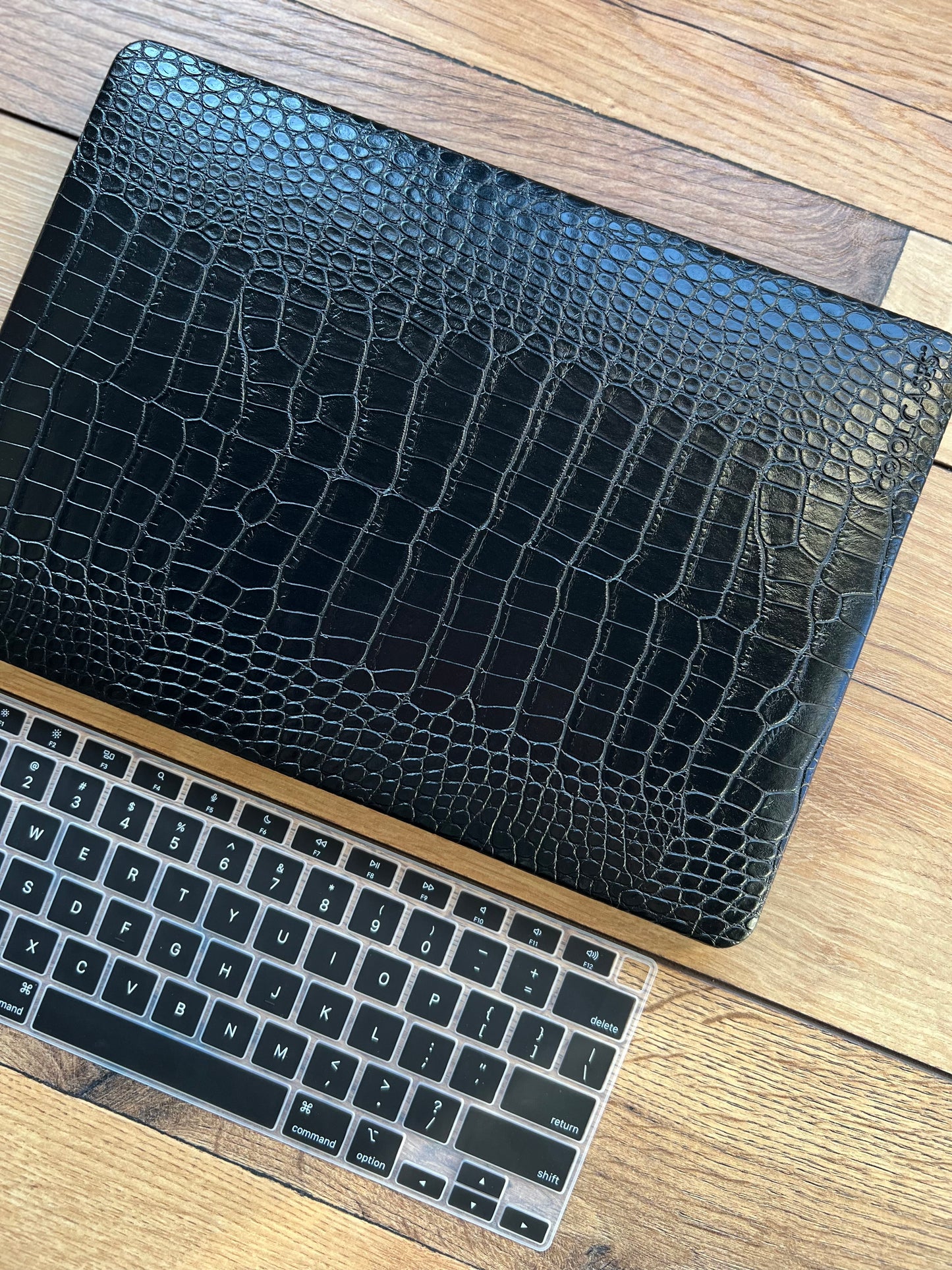 CARCASA MACBOOK® 13" CROCO NEGRO
