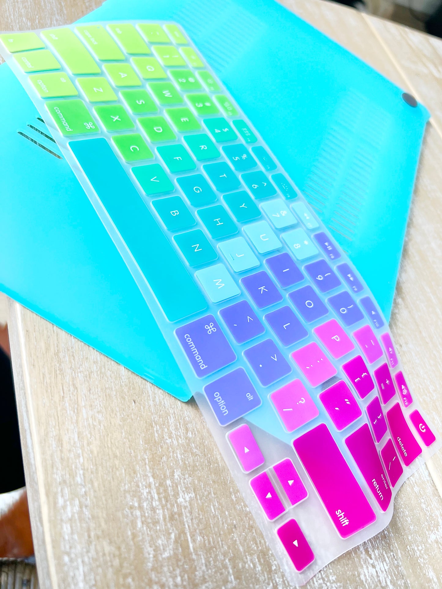 PROTECCIÓN DE TECLADO MACBOOK® INGLÉS (modelo a2337/2179)