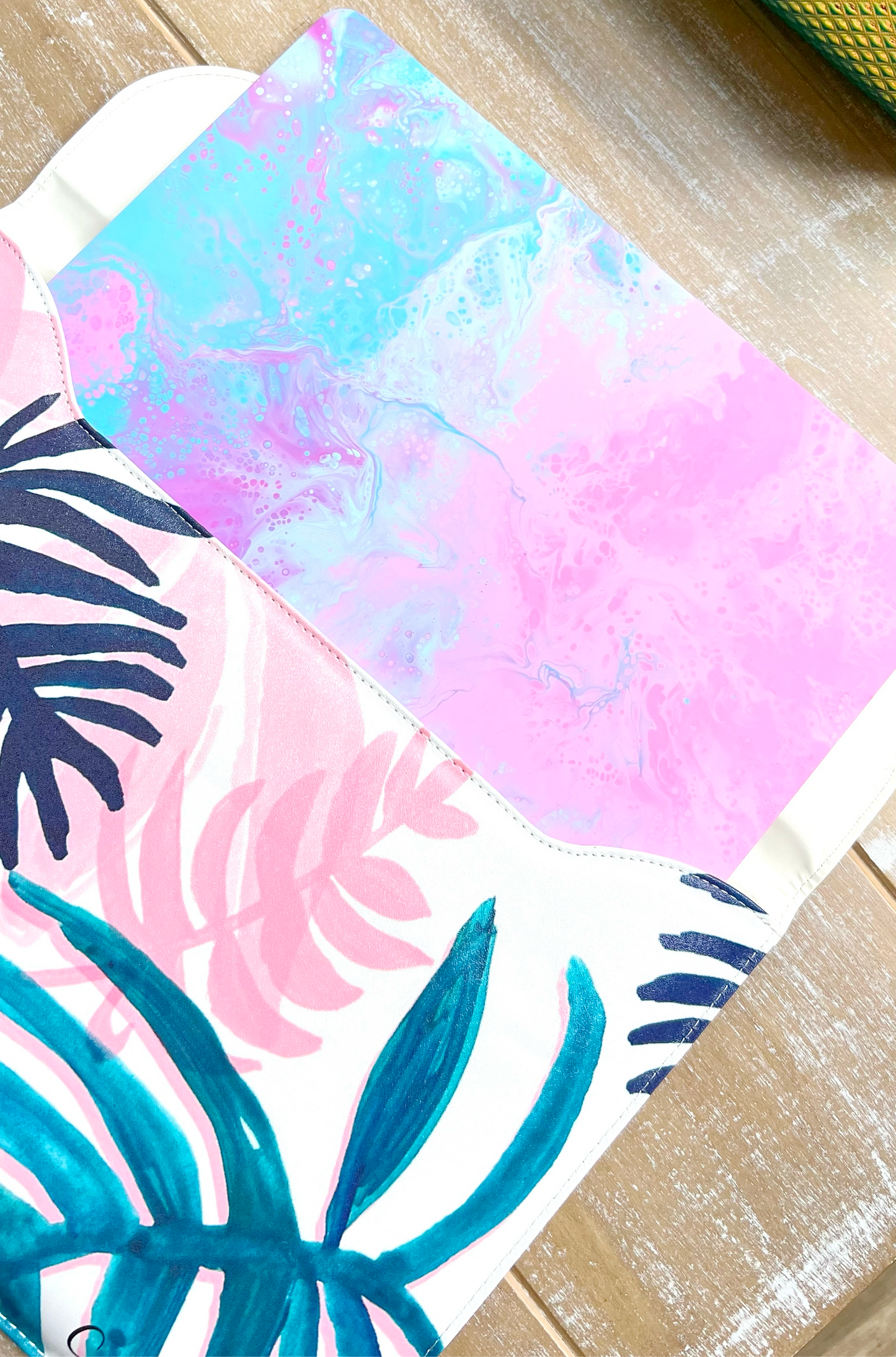 SOBRES CUERO VEGANO DISEÑO HOJAS