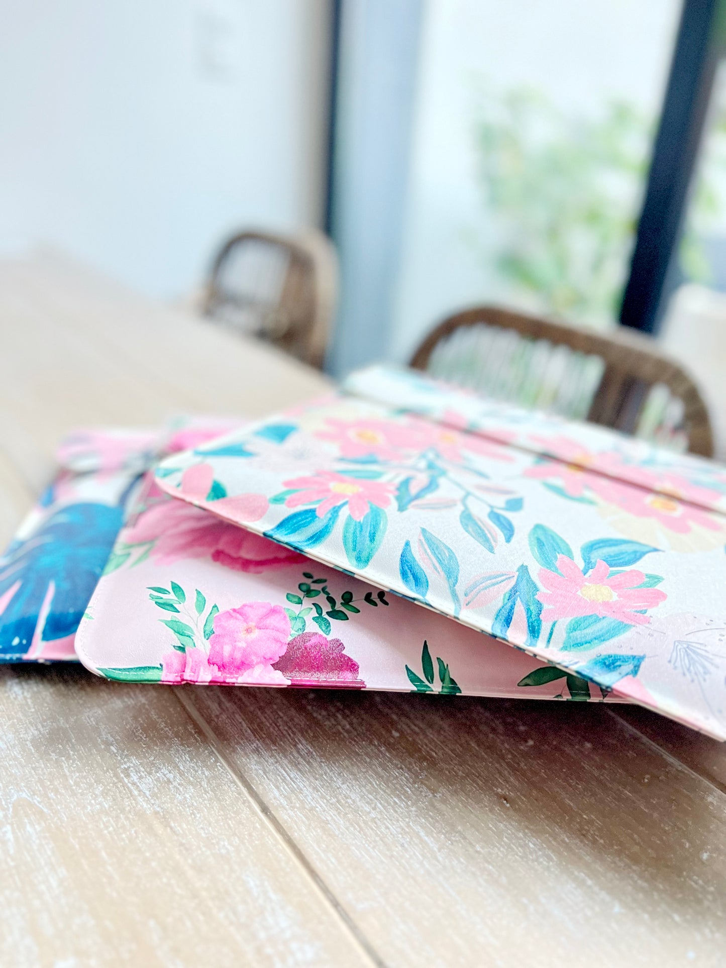 SOBRES CUERO VEGANO DISEÑO FLORES