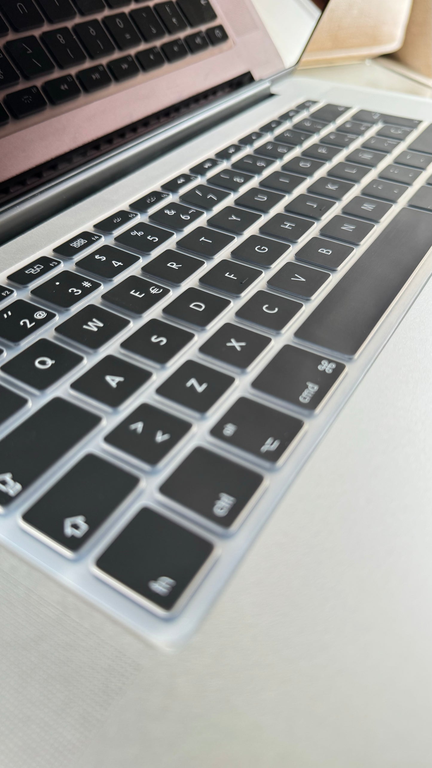 SET CARCASA MACBOOK® 13” CROCO AZUL EFECTO PIEL GASTADO