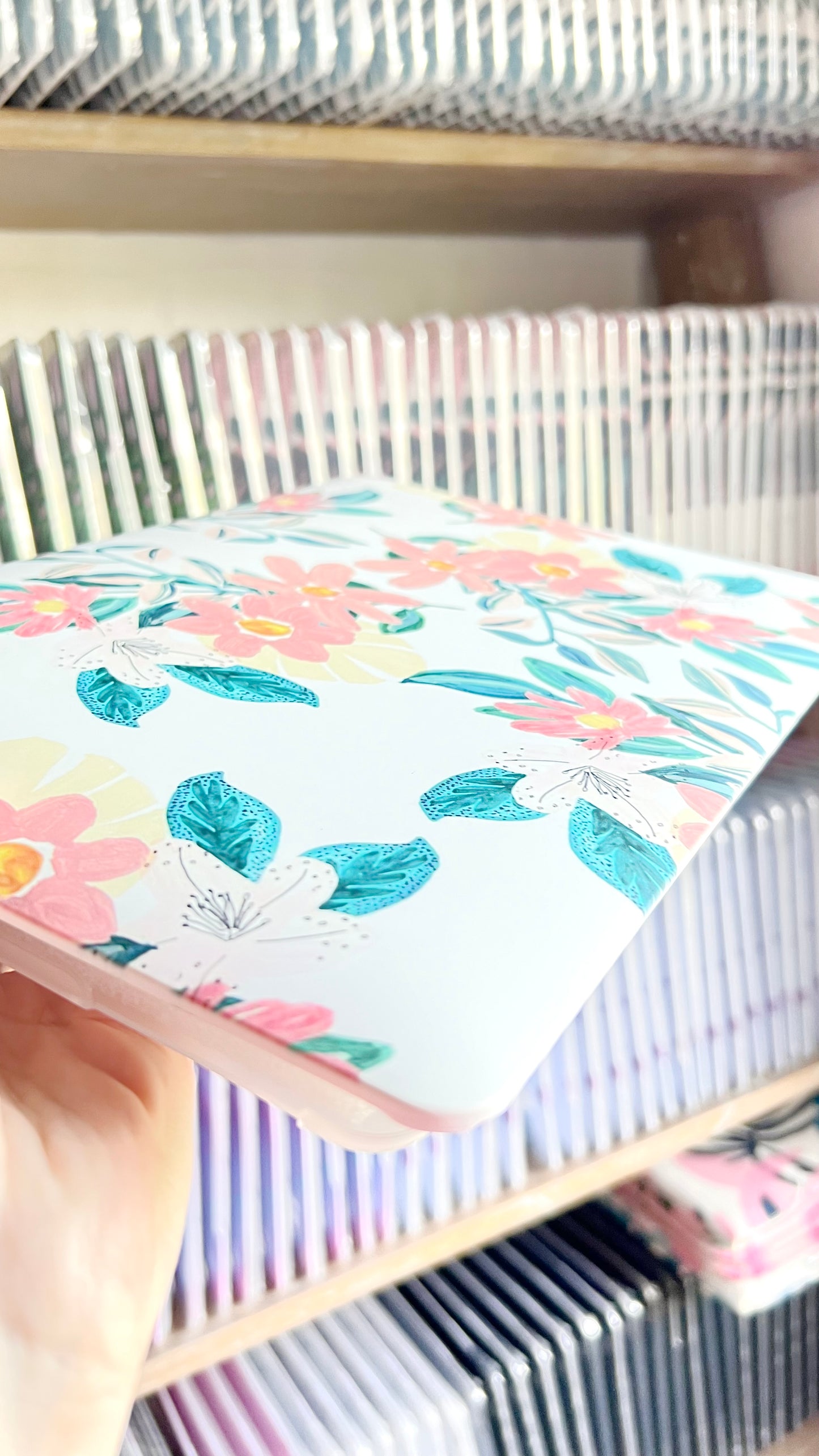 CARCASA MACBOOK® 13" ORANGE FLOWERS