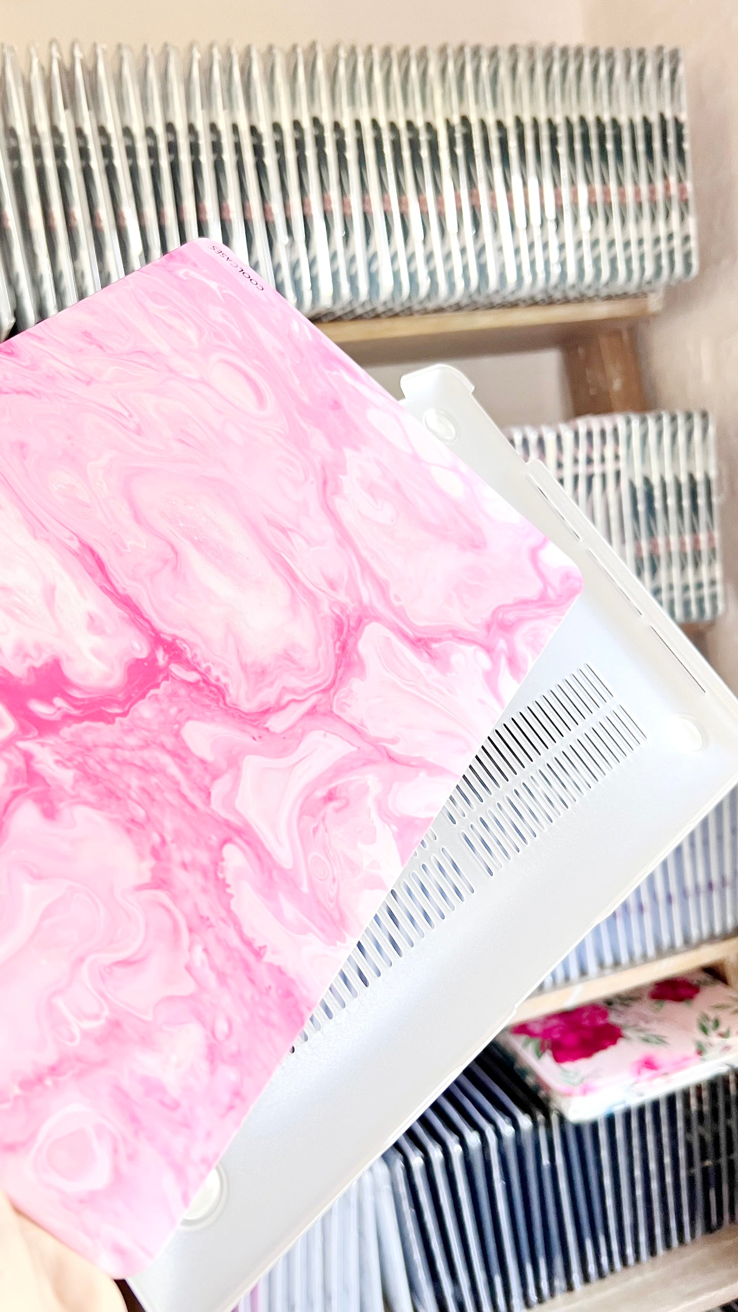 CARCASA CASE MACBOOK® PRO 14,2” PINK ÓLEO (M1Pro, M1Max, M2Pro, M2Max, M4Pro, M4 Max)