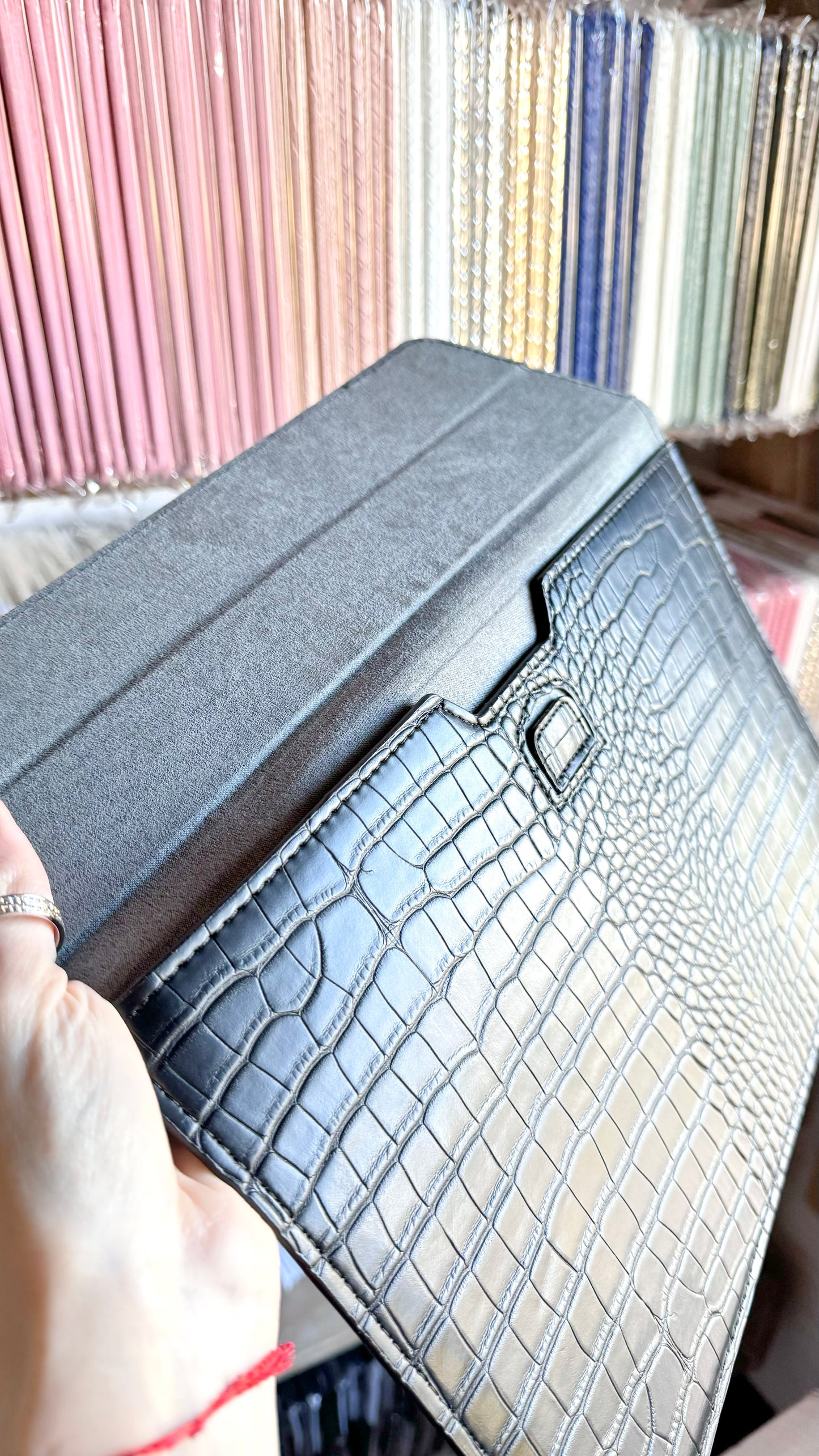SET CASE CROCCO NEGRO/SOBRE NEGRO CROCCO MACBOOK 13”