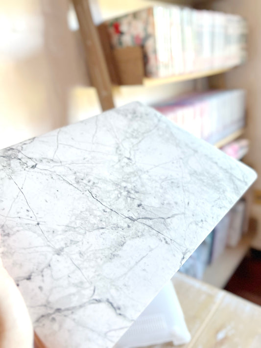 CARCASA MACBOOK® 13” MÁRMOL BLANCO