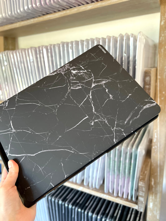 CARCASA MACBOOK® 13” MÁRMOL NEGRO