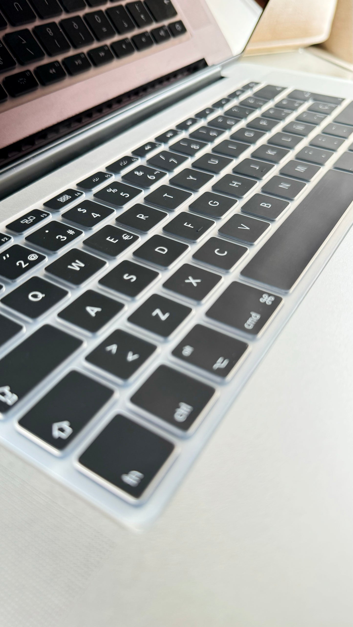 SET DISEÑO MÁRMOL CASE + PROT.TECLADO